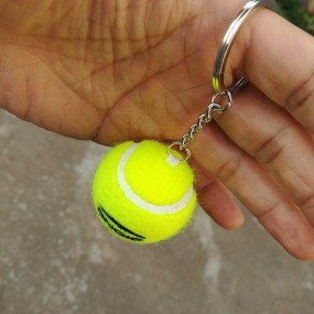 Schlüsselanhänger Tennisball mit Logo | Individuell bed...